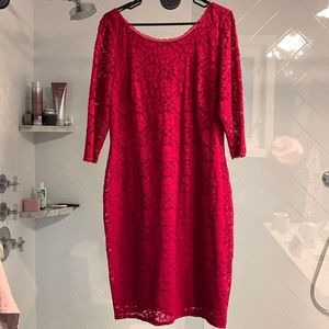 Lovely dress for a wedding. Nice back zipper detail